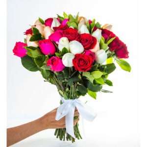 Buquê de 50 rosas coloridas