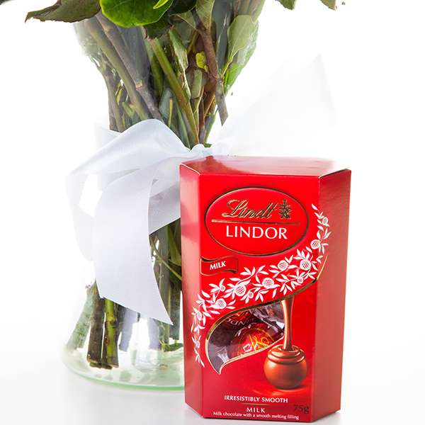 Arranjo de Rosas Vermelhas Premium com Lindt - Imagem 2