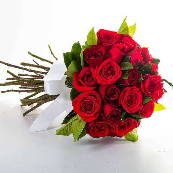 Buquê de 18 rosas vermelhas