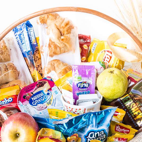 Cesta de Café da Manhã com Pães e Frutas - Imagem 2