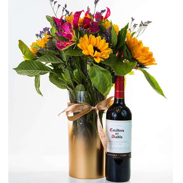 Arranjo de Girassol com Vinho e Ferrero Rocher