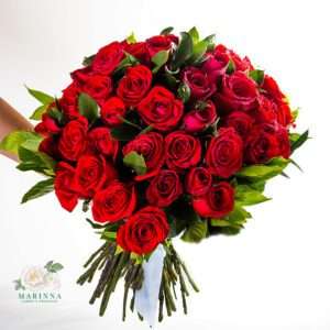 Buquê de 50 rosas vermelhas
