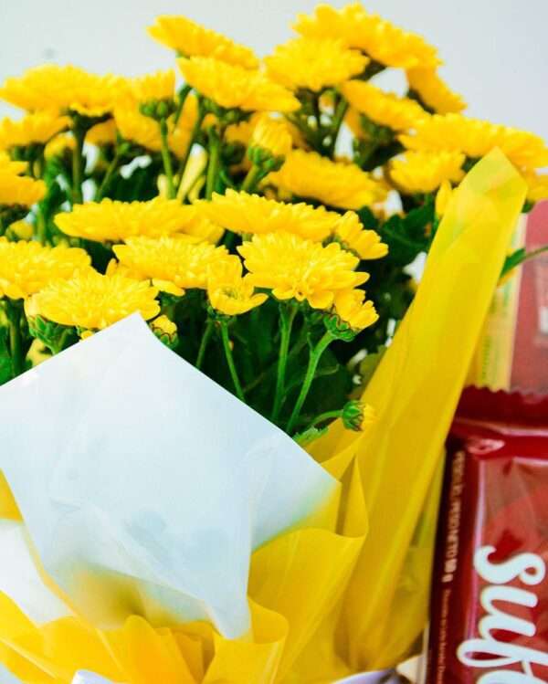 Kit Flores e Chocolates Mini Margaridas Amarelas - Imagem 2
