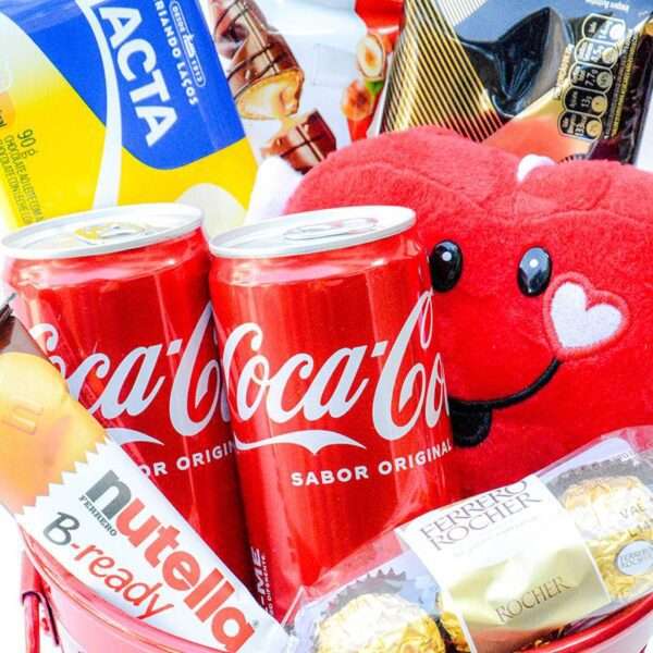 Balde Coca-Cola com Pelúcia e Chocolates - Imagem 3