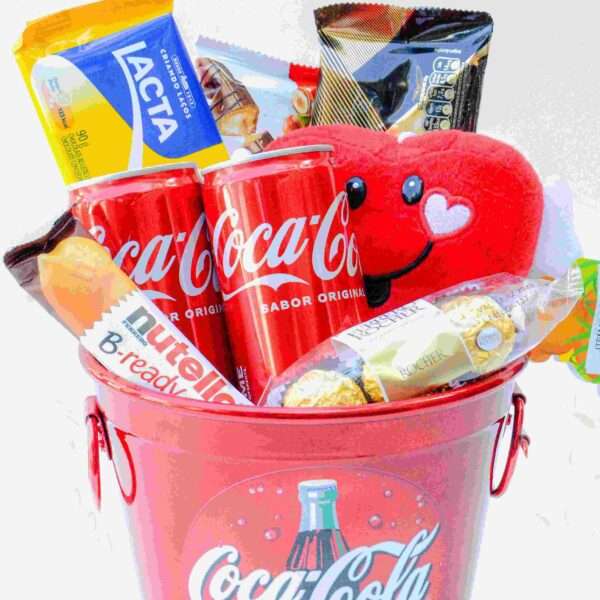 Balde Coca-Cola com Pelúcia e Chocolates - Imagem 2