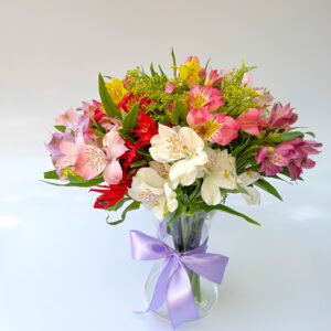 Luxuoso Arranjo de Astromélias Coloridas