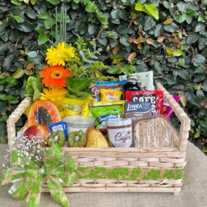Cesta de Café da Manhã Light com Flores e Frutas