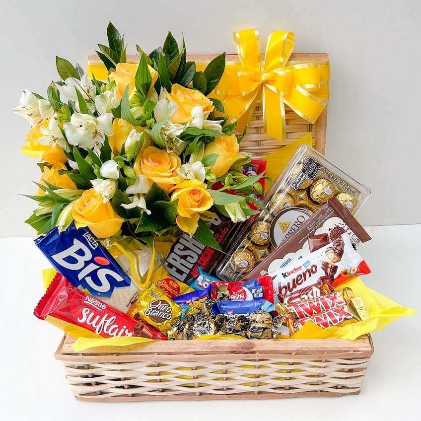 Luxuoso Baú de Rosas Amarelas Com Chocolates
