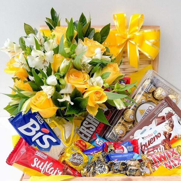 Luxuoso Baú de Rosas Amarelas Com Chocolates - Imagem 2