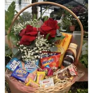 Cesta de Guloseimas com Rosas Vermelhas