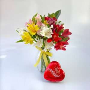 Delicado Mix de Astromélias com Lindt Heart