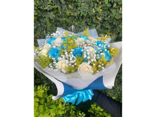 Buquê 24 Rosas Azuis e Brancas - Imagem 2