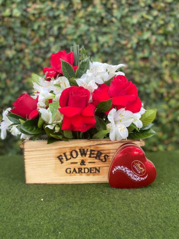 Arranjo Garden Love – Rosas Colombianas com Lindt Coração - Imagem 2